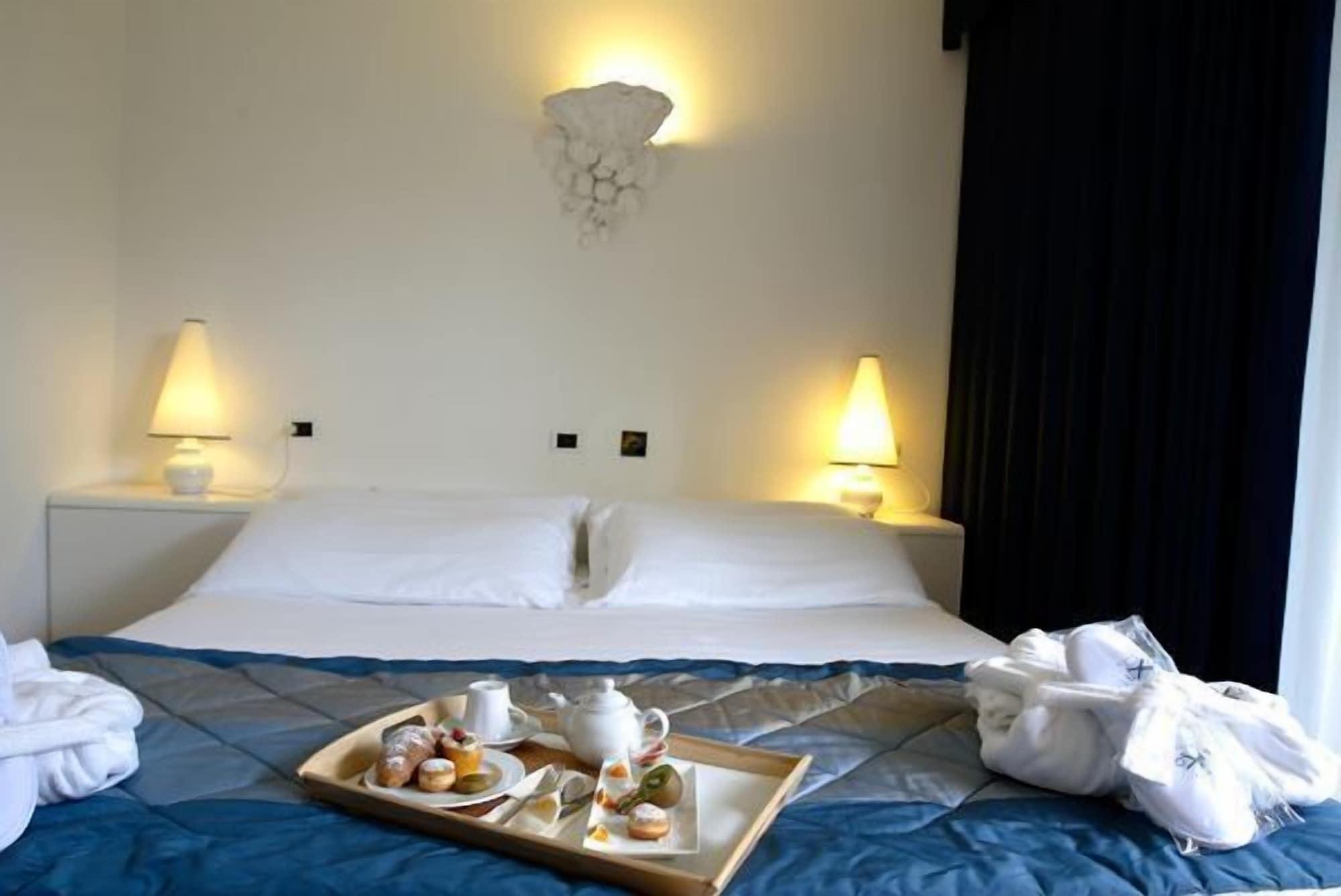 Hotel Luxor 리미니 외부 사진